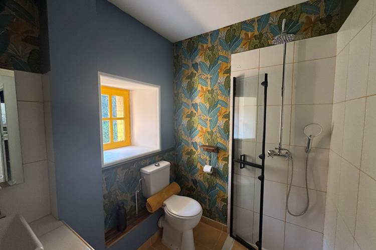 O Moulin du Fieux - Chambre 3 - Bleue - Salle d'eau et WC PMR