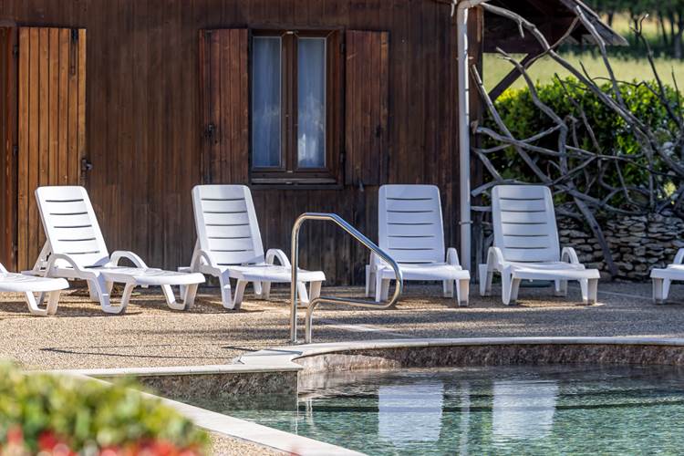 Piscine commune pour des vacances réussies