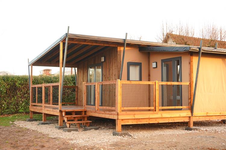 C1281E2E-E822-4F2C-99BF-24D3F730871C