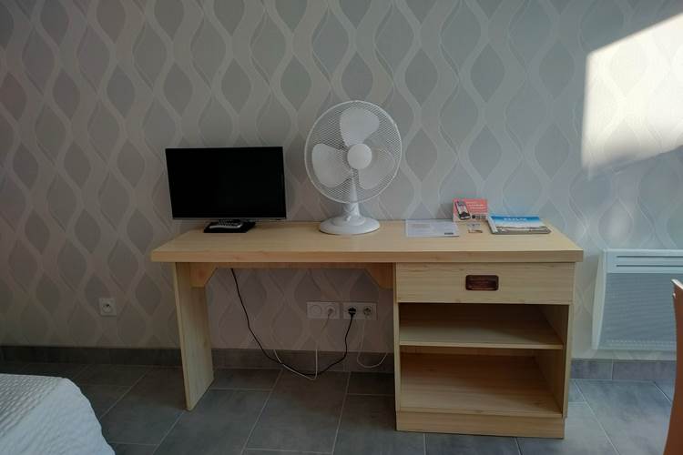 locaplage-baïne-studio17-07-bureau-tv.jpg