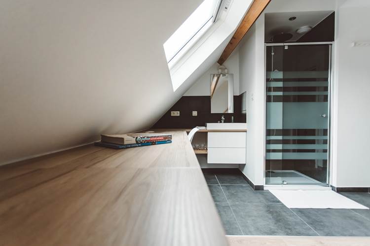 301 CHAMBRE SUPERIEUR -BUREAU ET DOUCHE