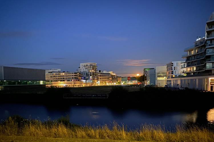 Vue sur le canal Caen la Mer