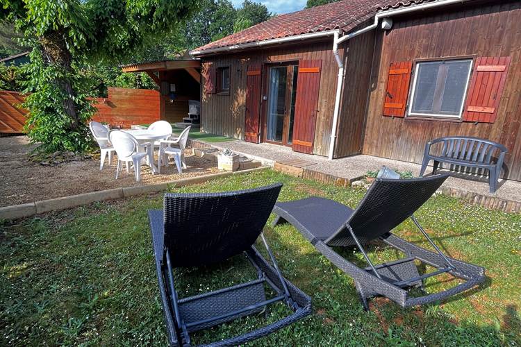 Deux transats, détente au jardin