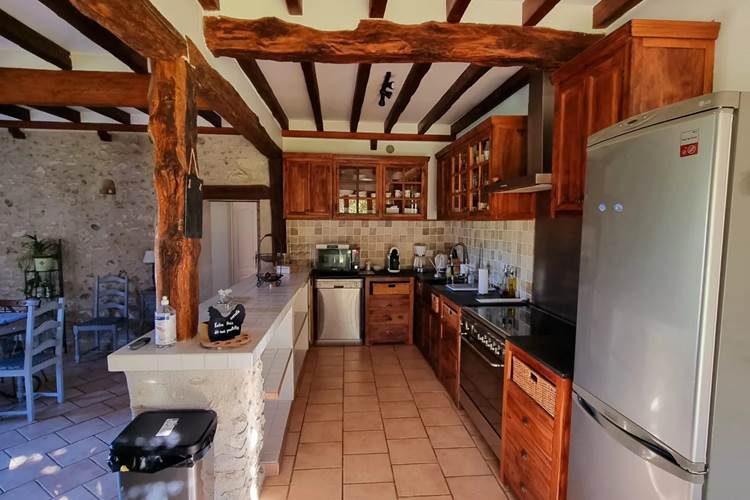 cuisine ouverte entièrement équipée gîte Lascaux