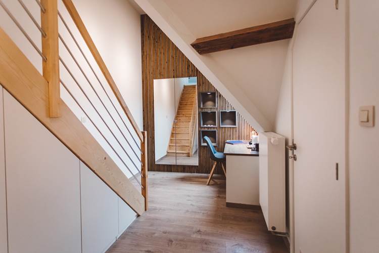 306 STUDIO AVEC CUISINE -SALLE A MANGER