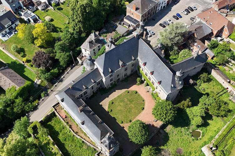 Vue aérienne du château fort d'Ecaussinnes