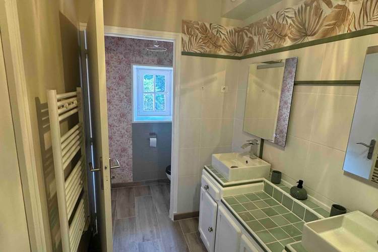 O Moulin du Fieux - Chambre 2 - Bois - Salle de bain et WC