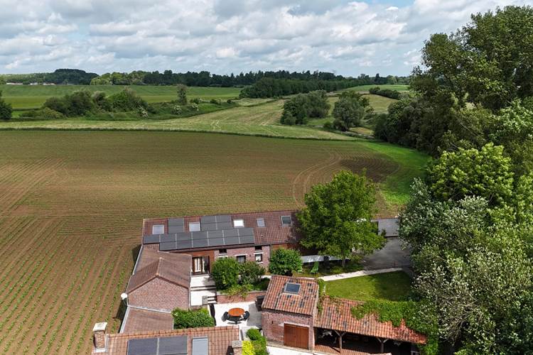 Vue aérienne de l'environnement campagnard du gîte
