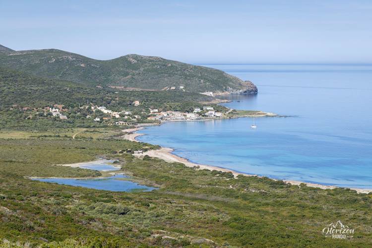 le sentier des douaniers avec Barcaggio au loin