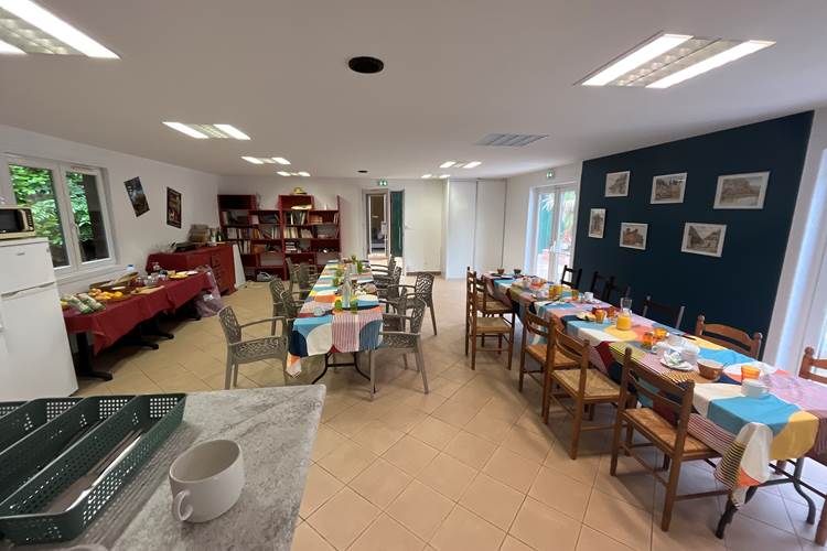 salle idéale pour des repas de groupe (max 50 personnes)