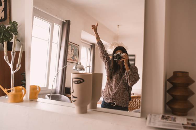 why not a selfie with a vintage camera,