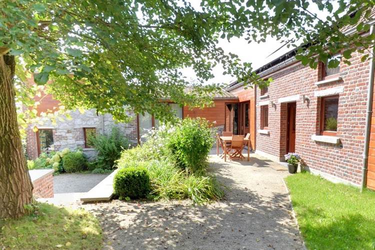 Façade du gîte en été