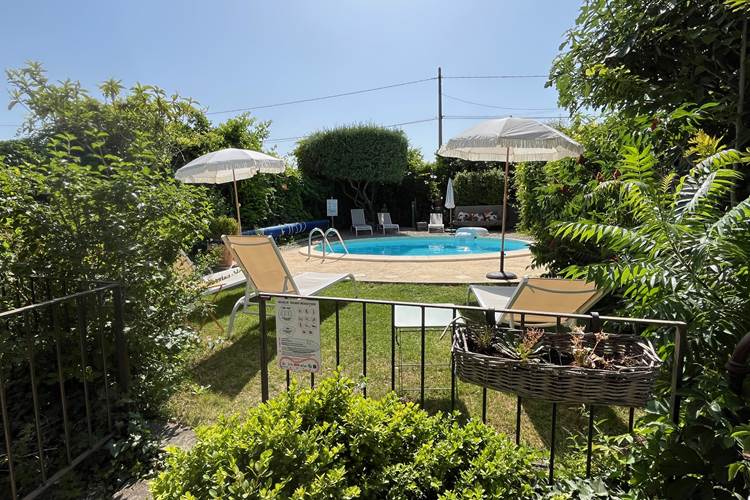 Le Mas Mellou / Chambre Les Dentelles  / La Piscine