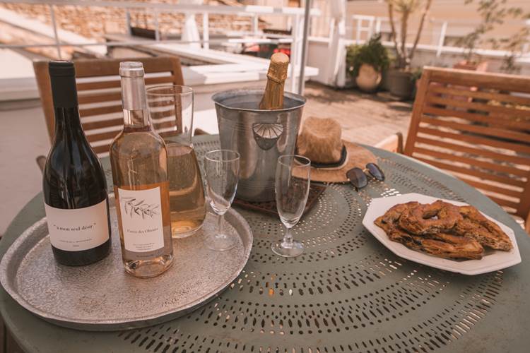 ready for a snack & organic wine