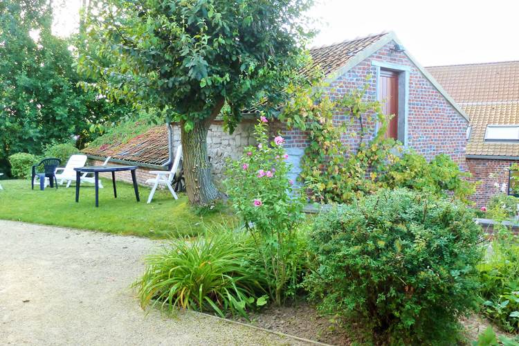Espace vert devant le gîte