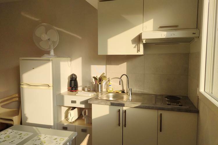 locaplage-pinede-studio15-04-cuisine.jpg