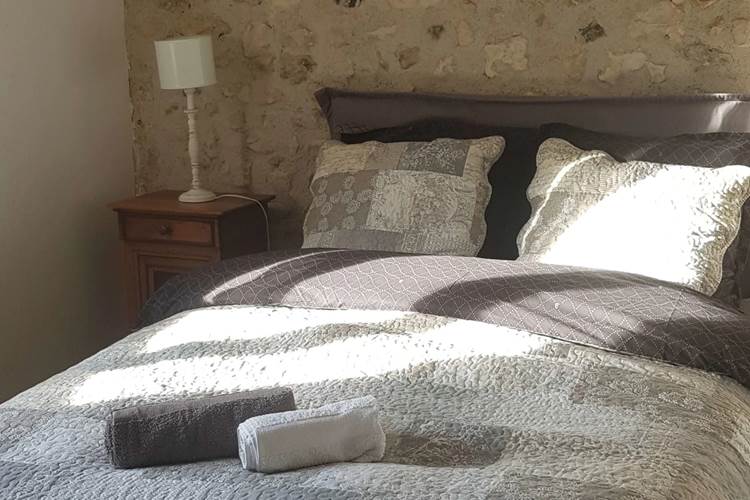 lit double en 140 chambre 1