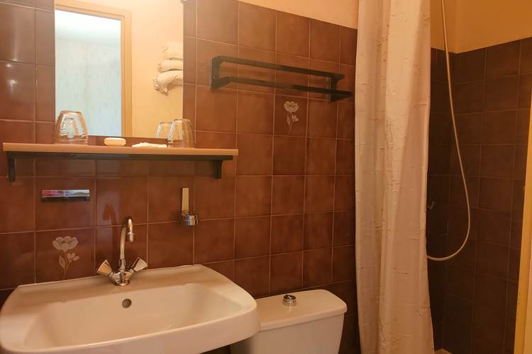Salle d'eau privative avec douche de la chambre 2 Locaplage à Taussat