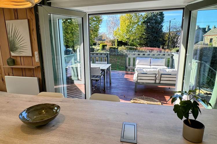 Séjour et vue suur terrasse