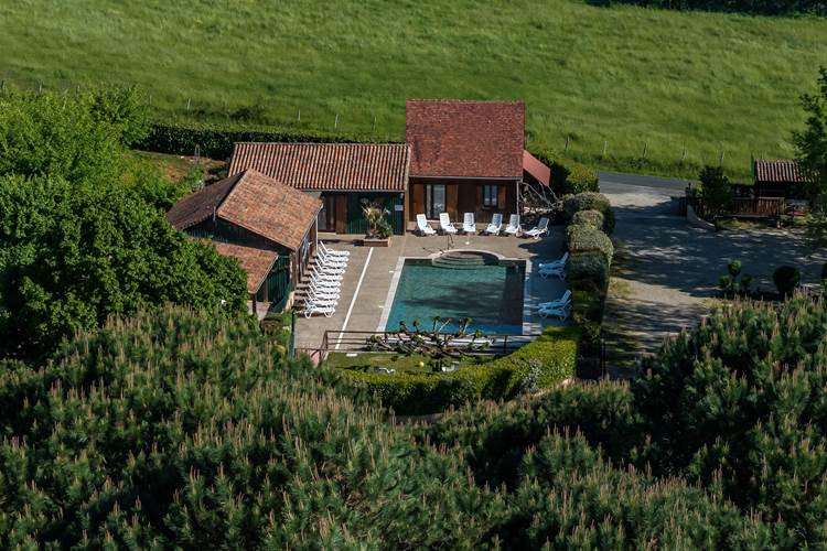 Piscine commune en Dordogne