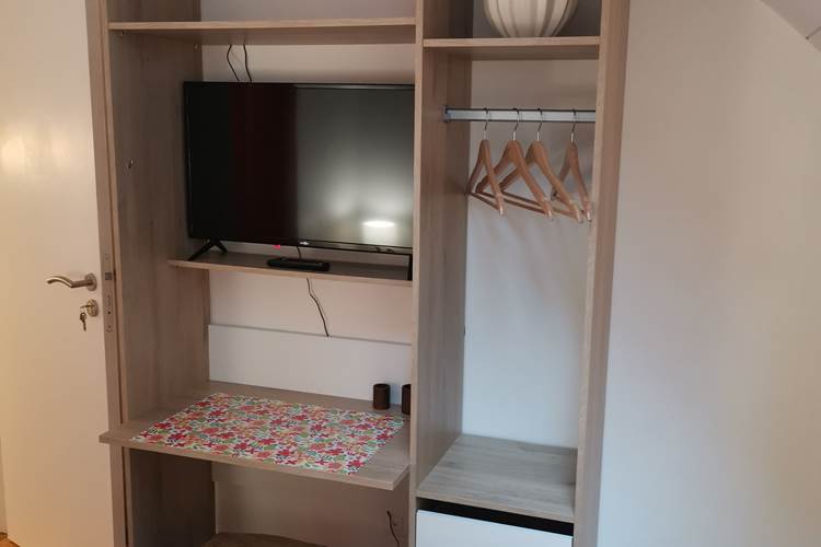 Penderie/Bureau de la chambre d'hôte Les 3 cèdres du Moulin de La Retardière à Orvault
