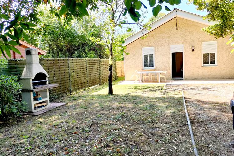 maisonnette-extérieur barbecue