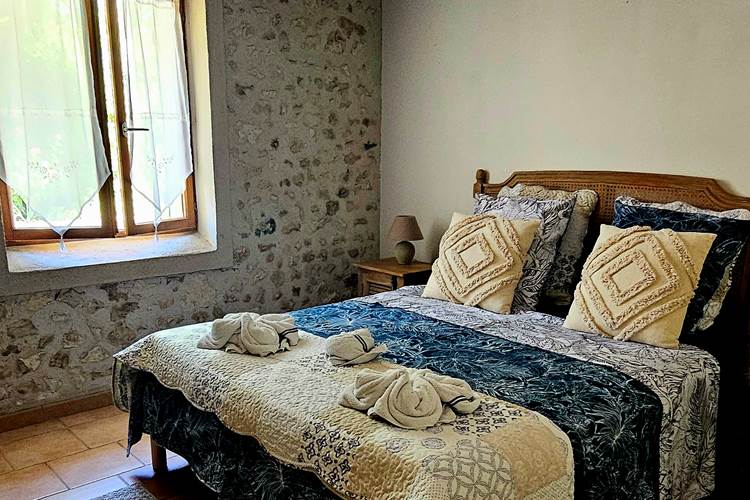 Lit Queen size (160) chambre 2