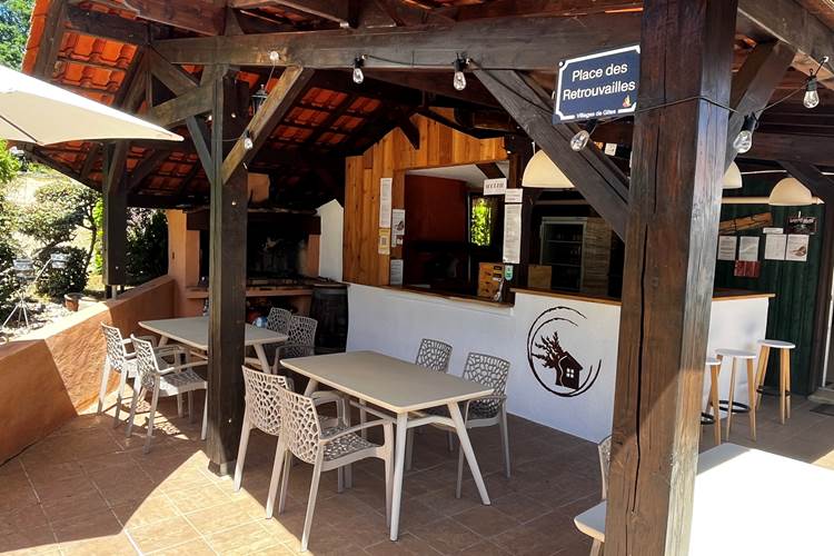 Terrasse et bar
