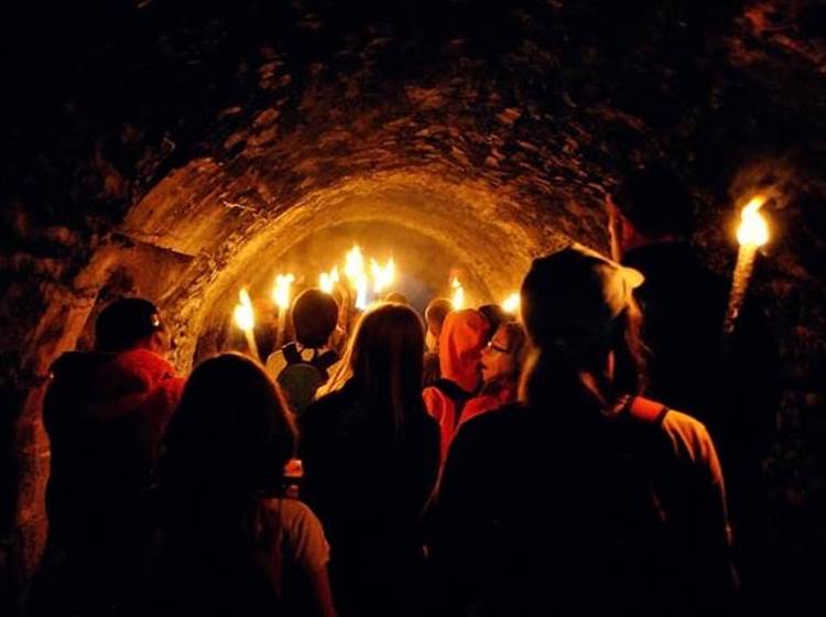 Visite nocturne aux flambeaux dans le château fort de Bouillon
