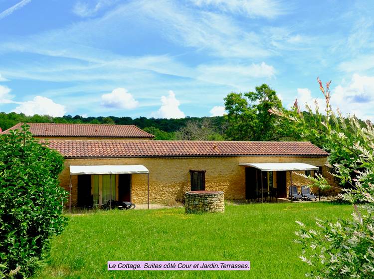 DOMAINE DU CHAMP DE L'HOSTE - chambres d'hôtes à Larzac 24170 - Dordogne - location suites côté jardin et côté cour - location maison de vacances -