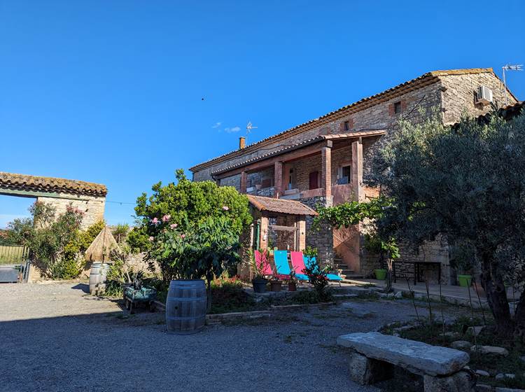 La cour intérieure de jour