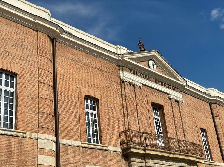 Perpignan la Rayonnante : place de la république. Vive le sud !