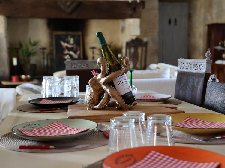 Repas alsacien servi au Château de Saint-Chamarand dans le Lot lors d’un séjour de groupe