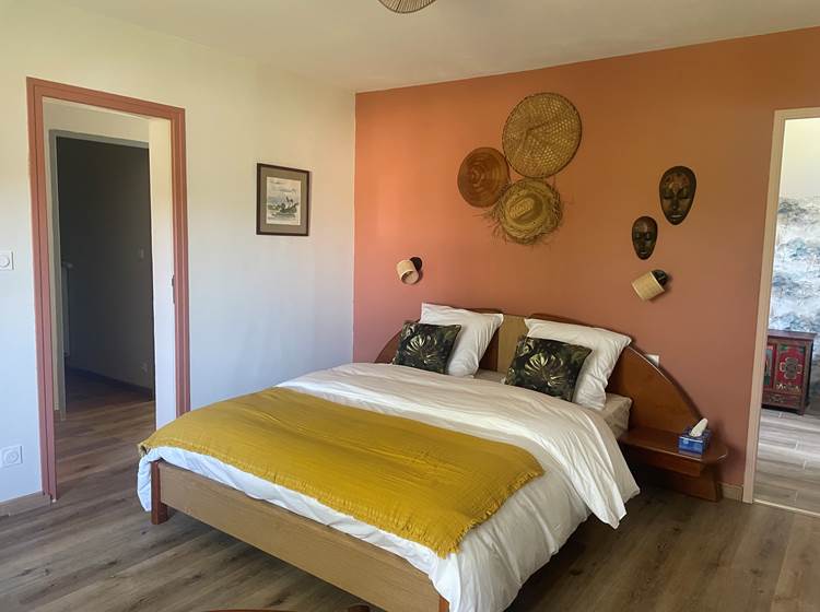 chambre de 30 m², vue sur le jardin, salle d’eau privative, lit moelleux, Mont-Saint-Michel