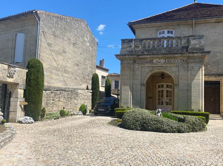 Couvent-Jacobins-citadelle-médiévale-vignoble