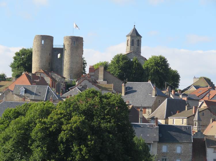 Crocq, petite cité médiévale en Creuse.