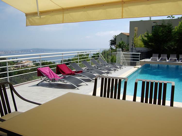 amazing sea vue villa dining terrace front of the swimming pool south france riviera