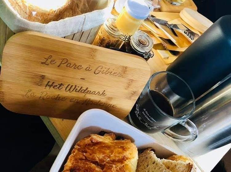 Petit déjeuner insolite au Parc à Gibier Parc à Gibier de La Rocheen