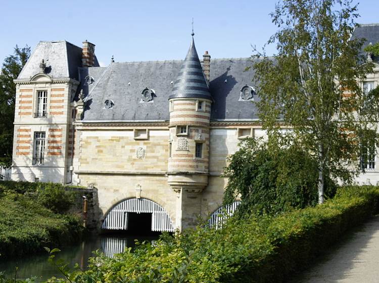 1200px-Chateau_du_marché_2997