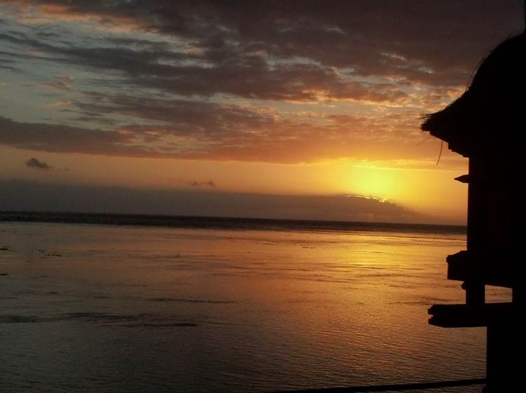 L'Orée du Maïdo - soleil couchant sur le lagon