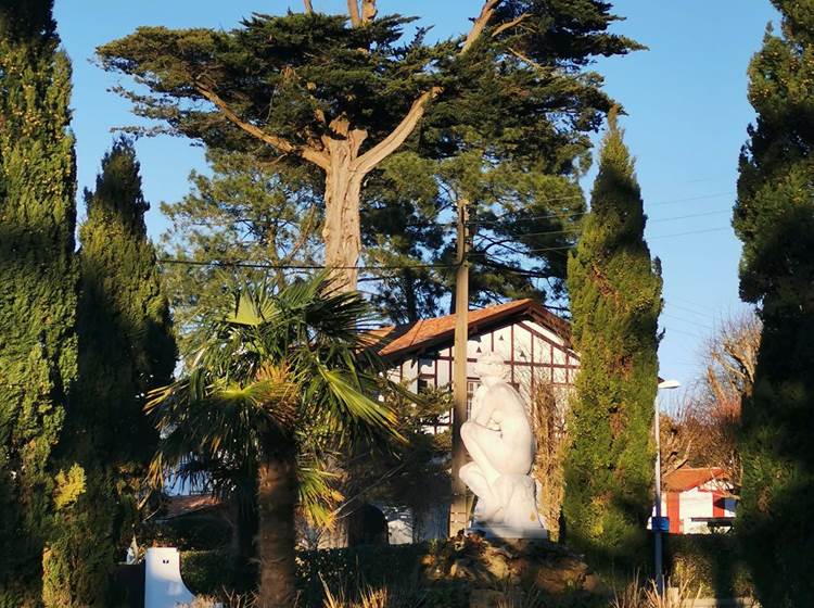 Une place de quartier de Biarritz