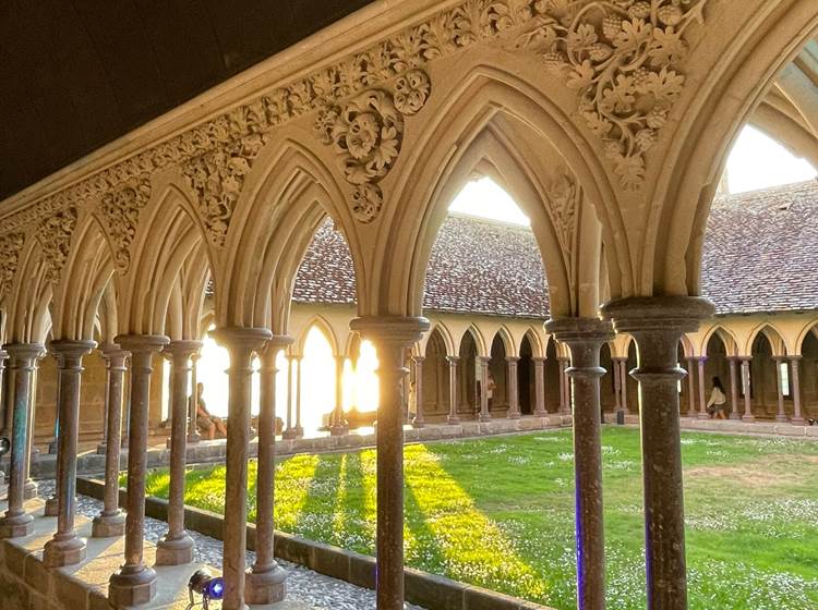 Le cloître de l'abbaye du Mont Saint Michel