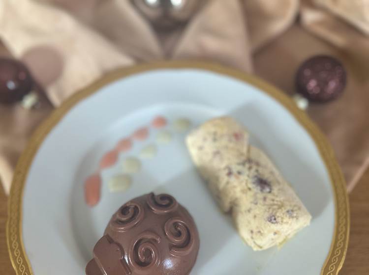 duo de dessert : boule tout chocolat et nougat glacé dîner réveillon Demeure du Porzou