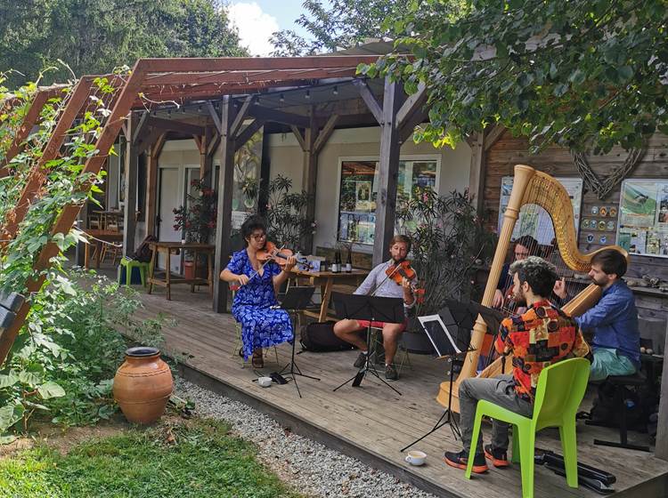 Ici, un concert du Quintette Le bateau ivre