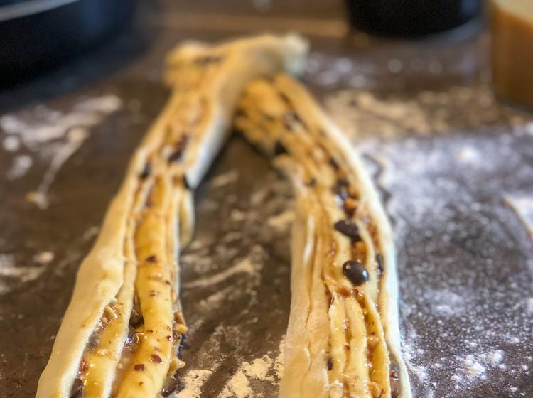 confection de babka chocolat/caramel et amande pour le petit-déjeuner des hôtes