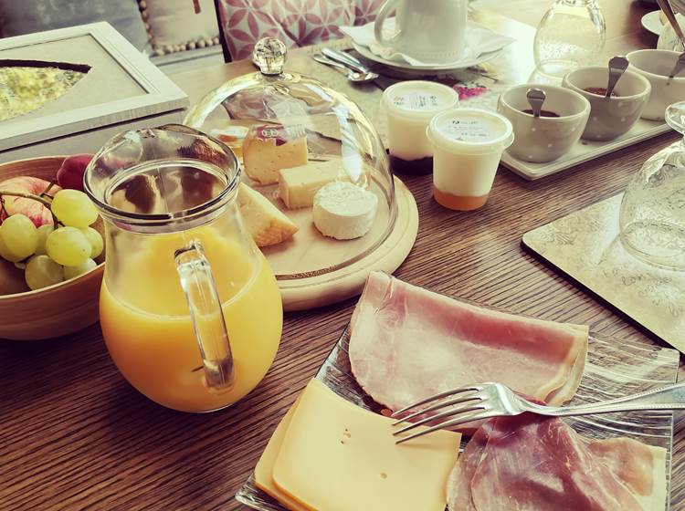 Petit déjeuner dans la véranda