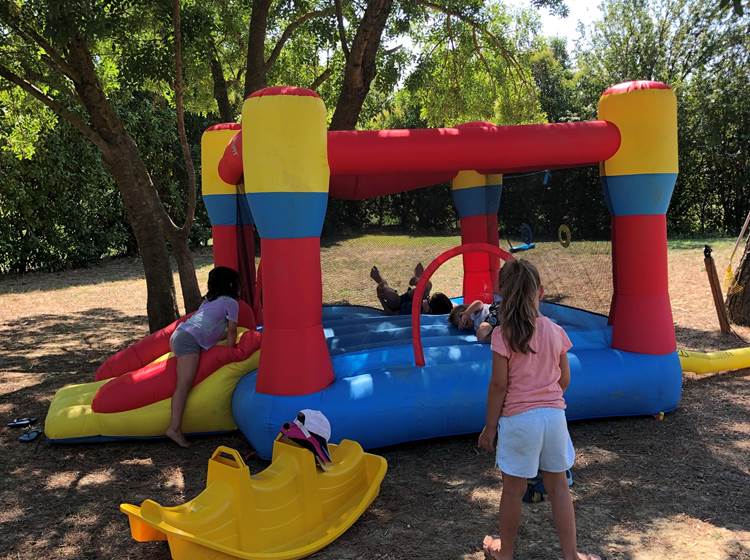 Les Mazets du Rouret - jeux gonflable pour les enfants