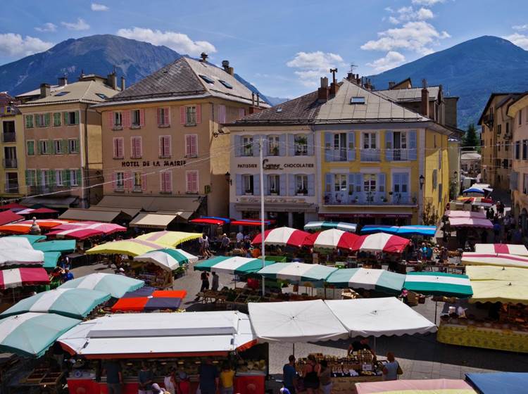 Le marché provençal d'Embrun