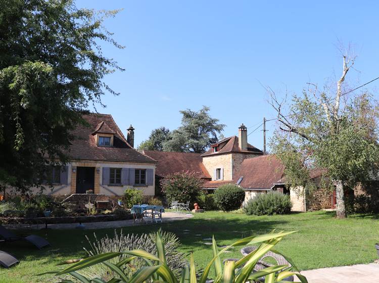 Les Charmes de Sarlat - Chambre d'hôtes Sarlat - Facade maison - entier avec jardin