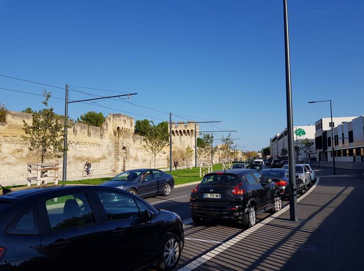 Remparts et Tramway Avignon